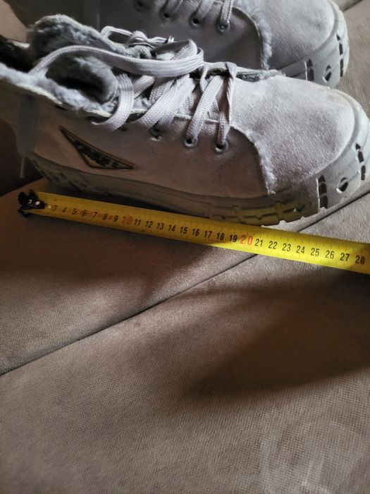 Ghete scurte, gri, căptușite cu blană