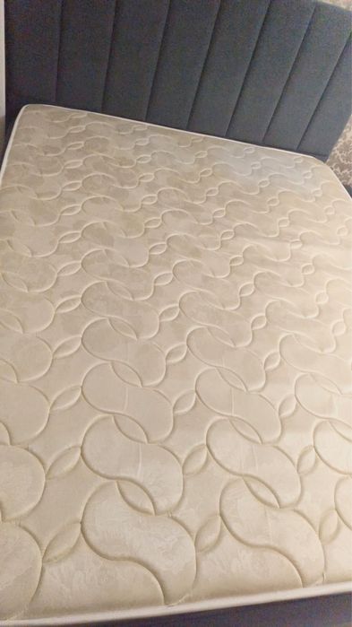 Кровать с матрасом