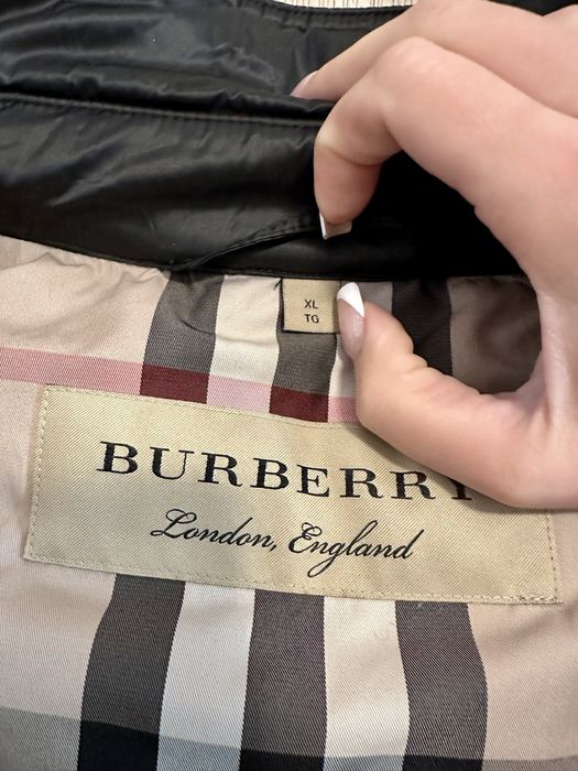 Geaca burberry,aproape noua ,lunga f comoda la purtare,fara defecte,ne