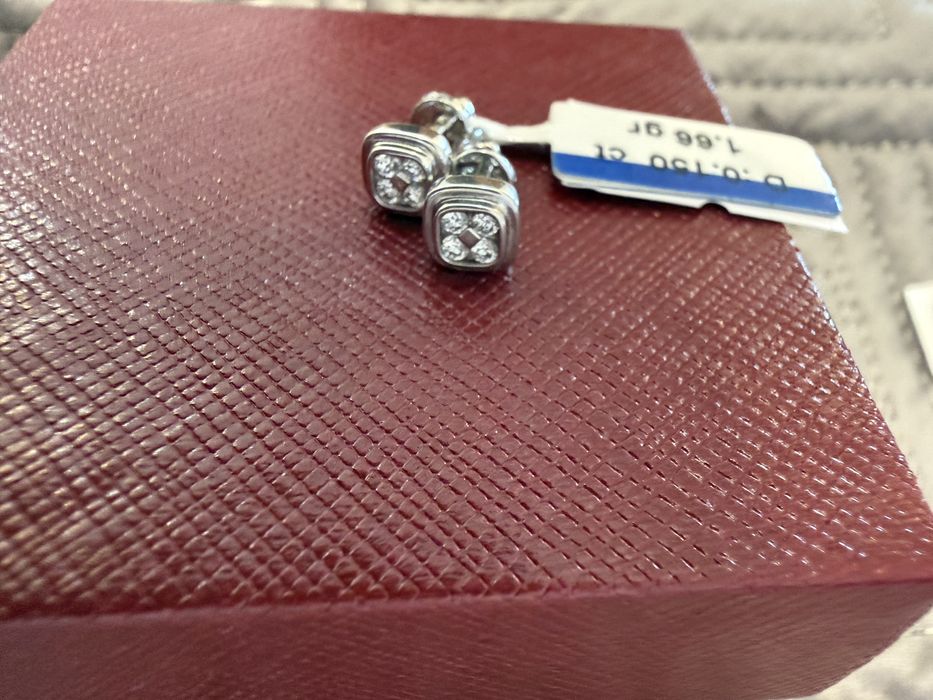 Пуссеты из белого золото