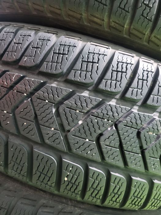 4 бр зимни 215/55/18 Pirelli