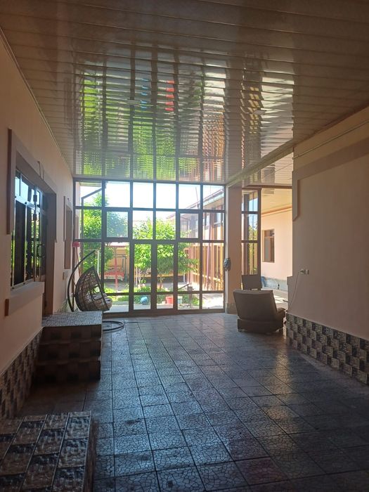 Hovli uy sotiladi