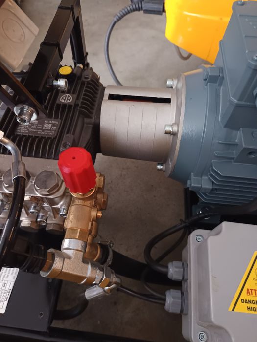 НОВА Професионална водоструйка 200 бара