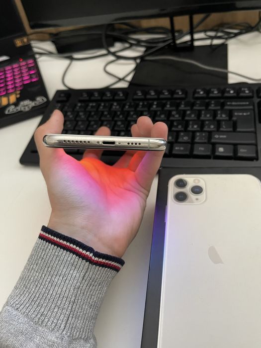 Iphone 11 pro max в идеальном состаянии каробка документ