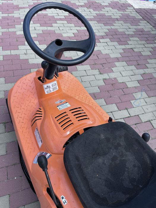 Tractoras de tuns gazon