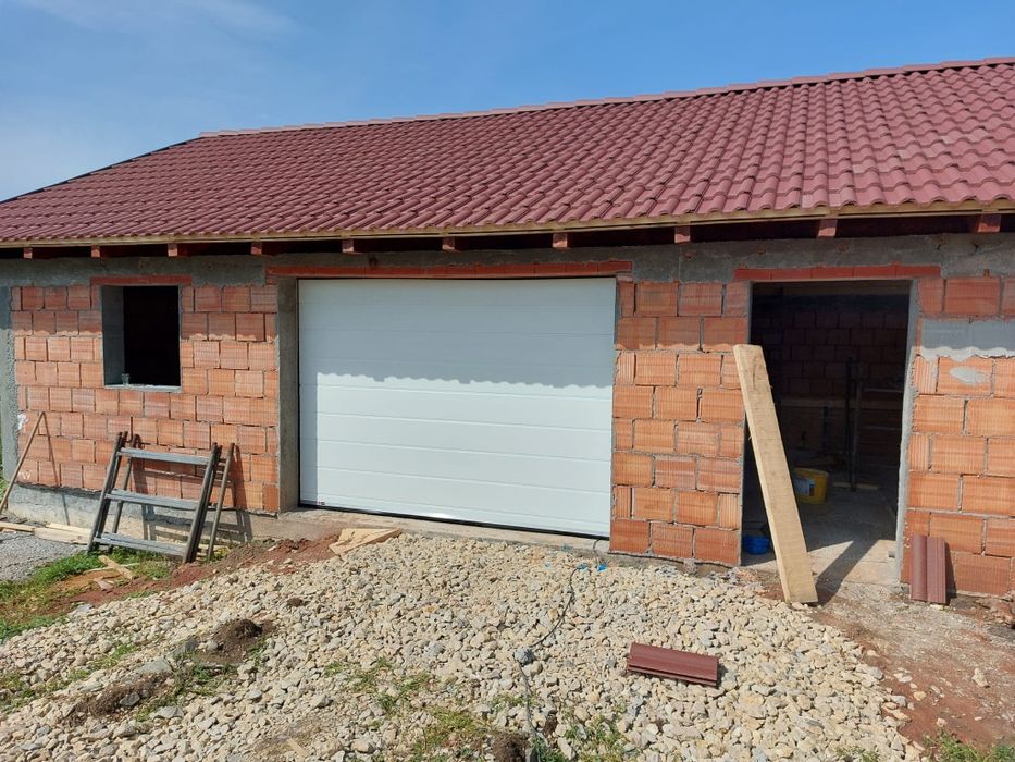 Usi de garaj secționale