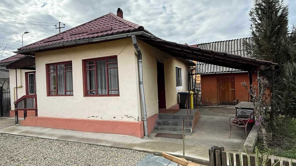 Casa cu teren 5.5 arii , Beclean ,Strada Grigore Silasi 27