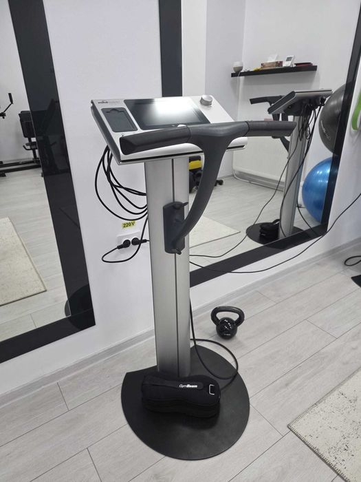 Vand aparat electrostimulare MIHA BODYTEC - EMS, pachet complet cu veste si accesorii + bonus costume EMS