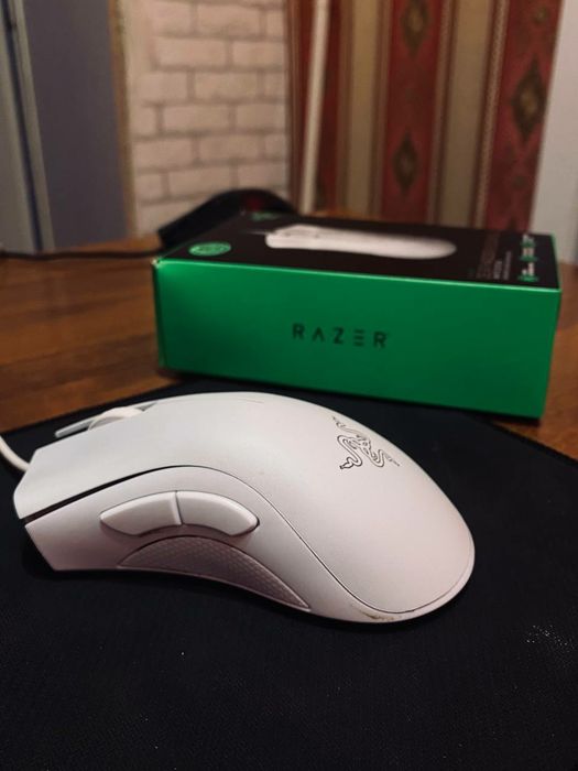 Мышка: Razer DeathAdder. Белый цвет