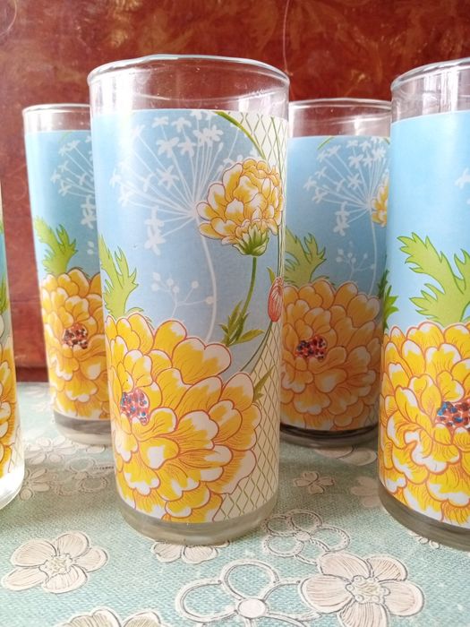 Продаю стаканы (6 шт.).