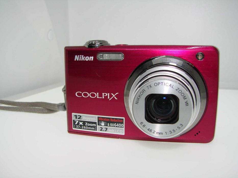 Nikon Coolpix S630 компактен розов фотоапарат в отлично състояние като НОВ - дигитална камера в уникален магента цвят пълен комплект работи отлично