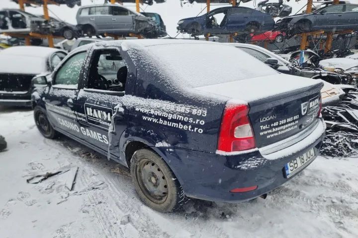 Bara spate haion portbagaj stop oglinda usa portiera stanga dreapta plansa  ceasuri bord volan panou clima bloc lumini timonerie planetara stanga dreapta Dacia Logan 1 facelift, 1.5 dci 75 cp cod K9K892 Euro 5, cutie de viteze manuala 5 trepte cod JR5351