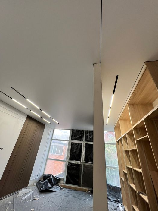 Натяжные потолки и декор панели