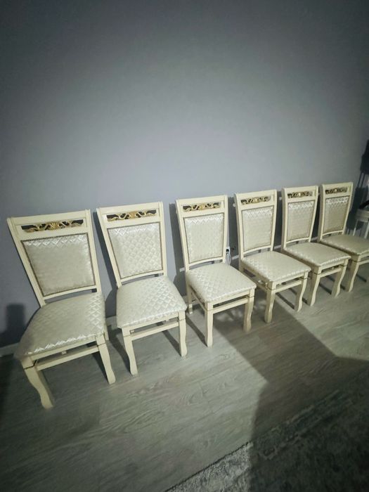 Продам стулья Версачи