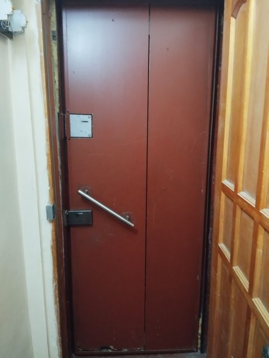 Продам железную дверь