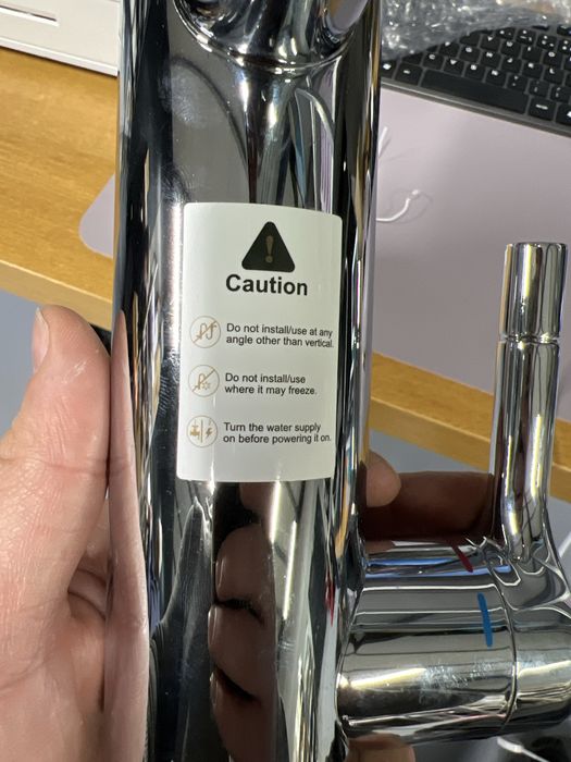 Robinet instant de apa calda.