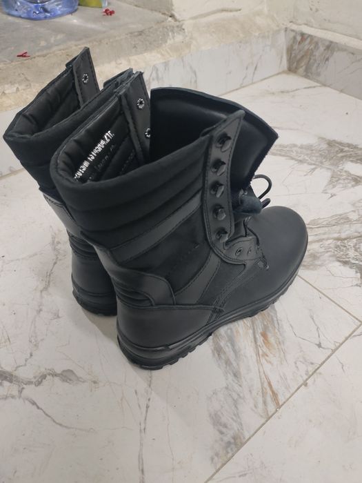 Ботинки с высоким бертсом