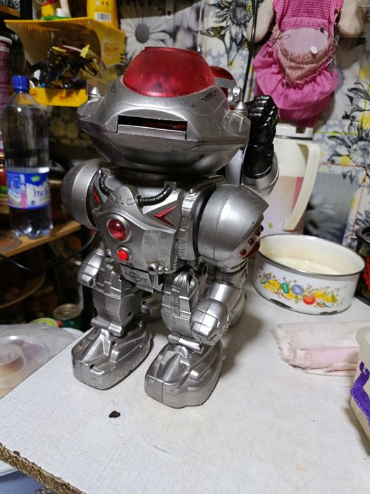 Продаются большие роботы