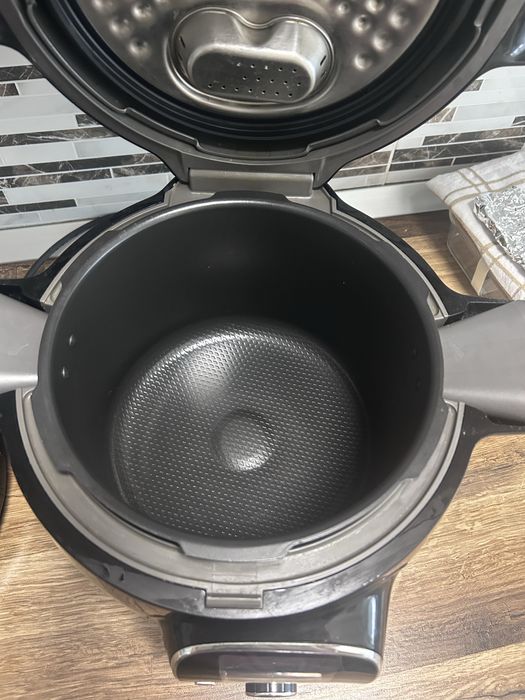 Multicooker Tefal cu accesoriu extra crisp
