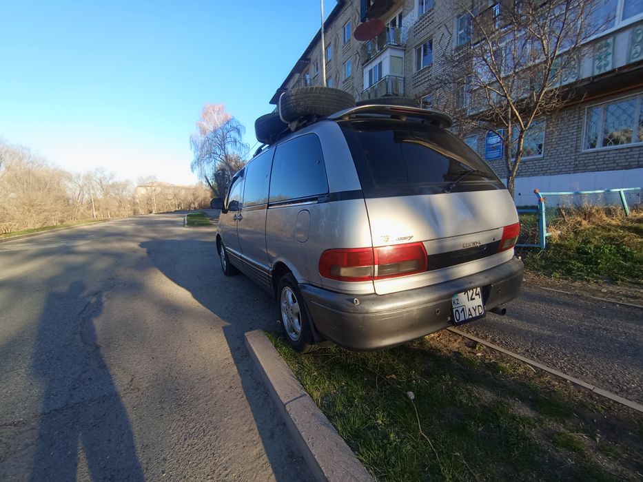 Продам тойота эстима люсида