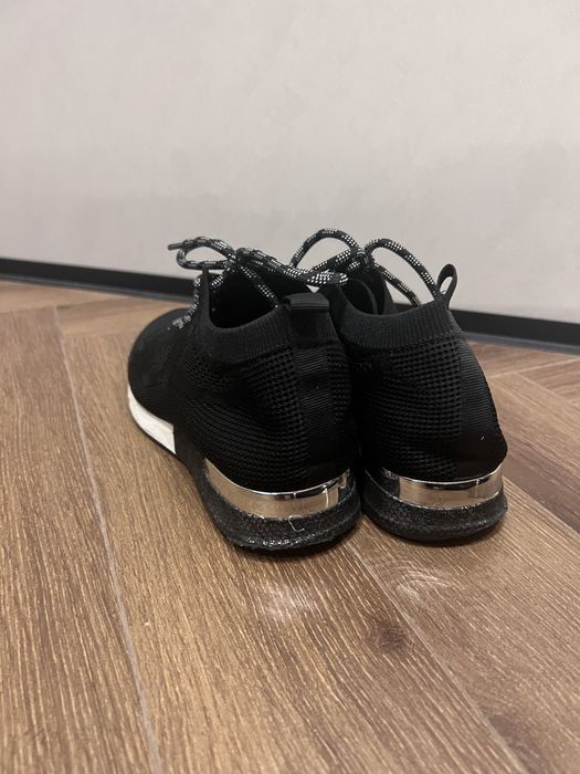 Кроссовки женские