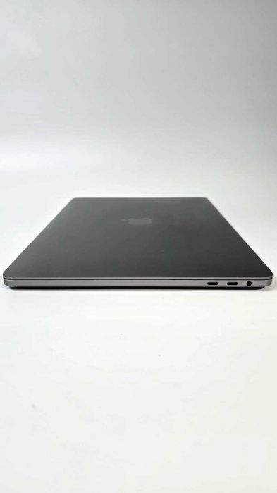 MacBook Pro 13” A1989 | i7 | 16 GB RAM | SSD 1 TB | Baterie 108 cicluri | Stare excelentă