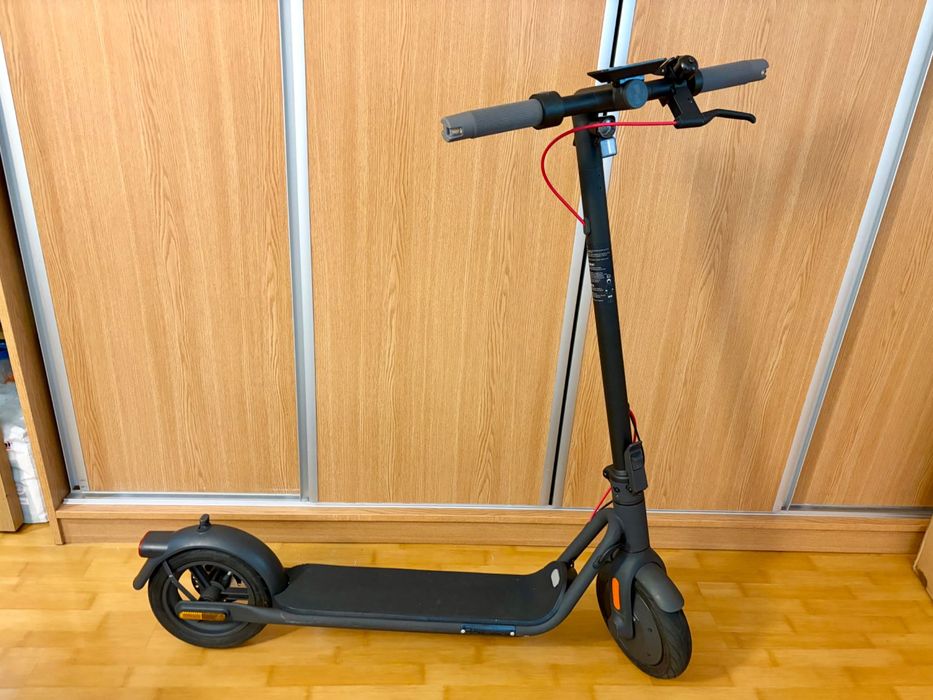 Trotinetă electrică Navee V50i Pro – ca nouă, doar 86 km, garanție 1 an
