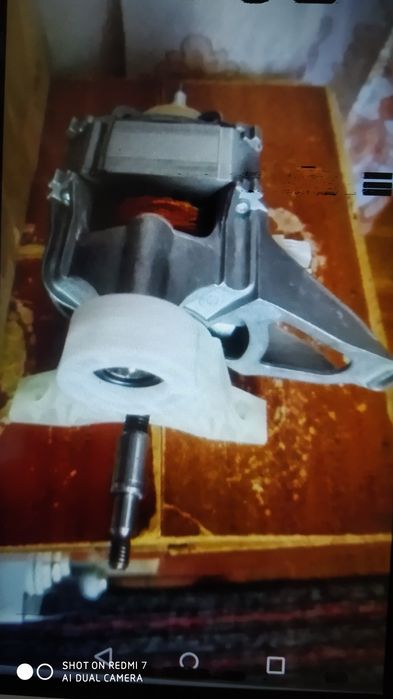 Продам новый электро двигатель  стиральной машины  Bosch