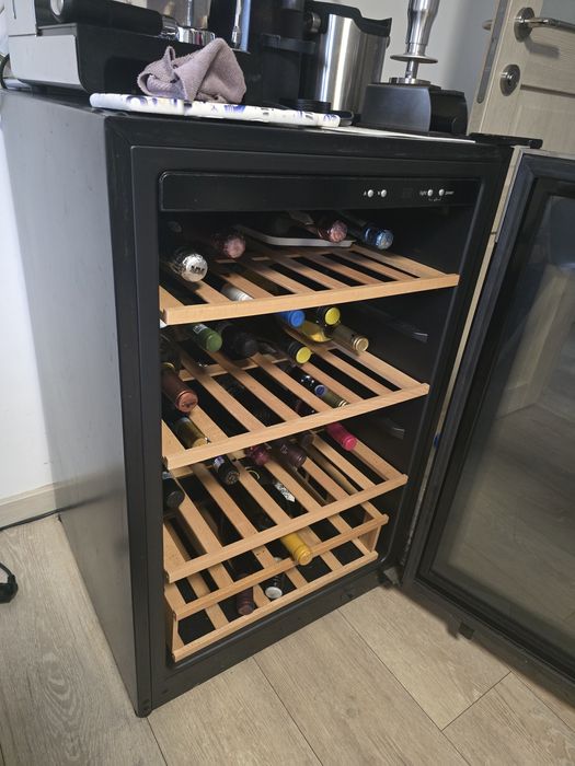 Racitor vin cu compresor, Climadiff, VSV51, negru, 50 sticle