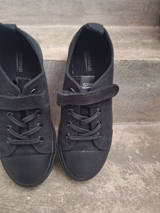 Черни гуменки за момче или момиче