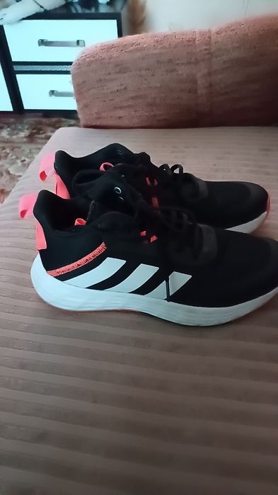 Продавам маратонки