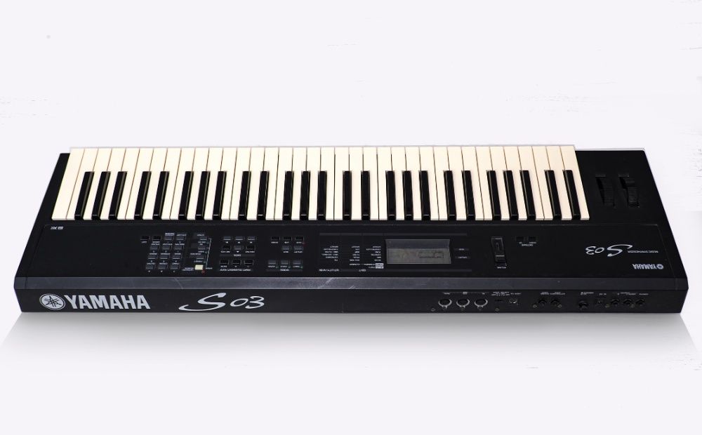 синтезатор YAMAHA S 03