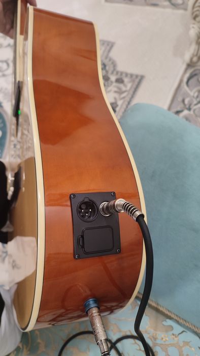 Продам акустическую гитару