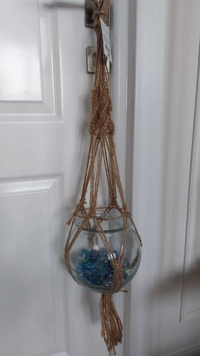 Decorațiune suspendată tip macrame cu bol din sticlă - NOUĂ