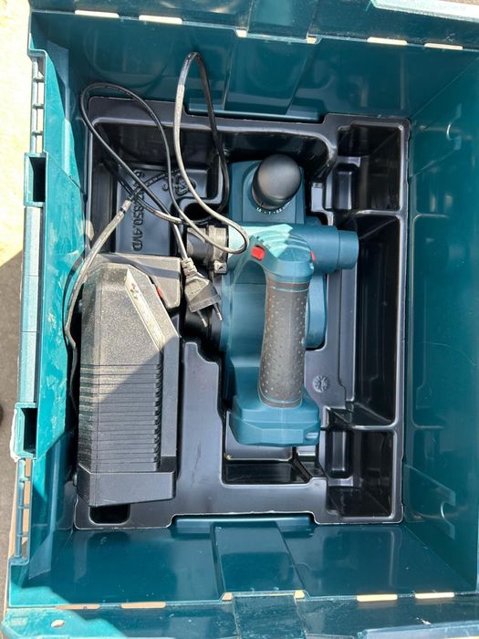 Rindea Bosch GHO 18 V-LI impecabila ,Valiza ,incarcator ,Acumulator 18v 4Ah