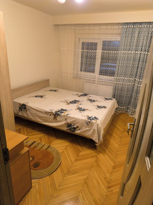 Închiriez apartament 3 camere
