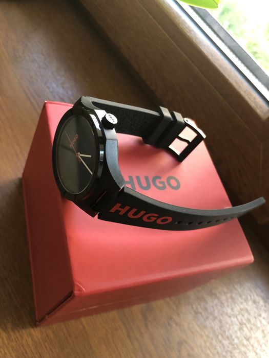 Часовник - HUGO , нов