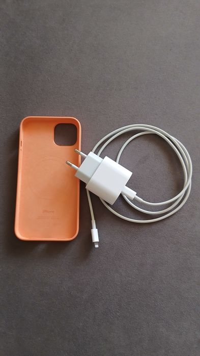 Продам смартфон Айфон 13