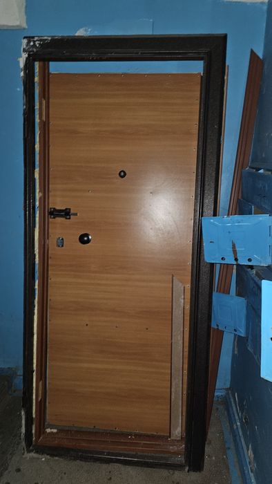 Продам входные дверь