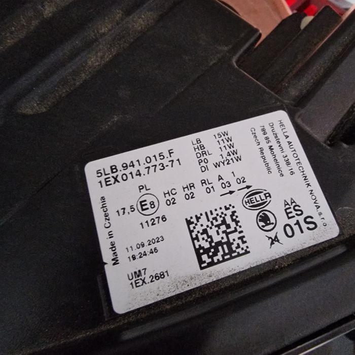 Skoda Enyaq 2023 full led ляв фар 2бр.