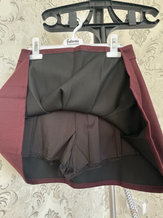 Бордовая мини юбка