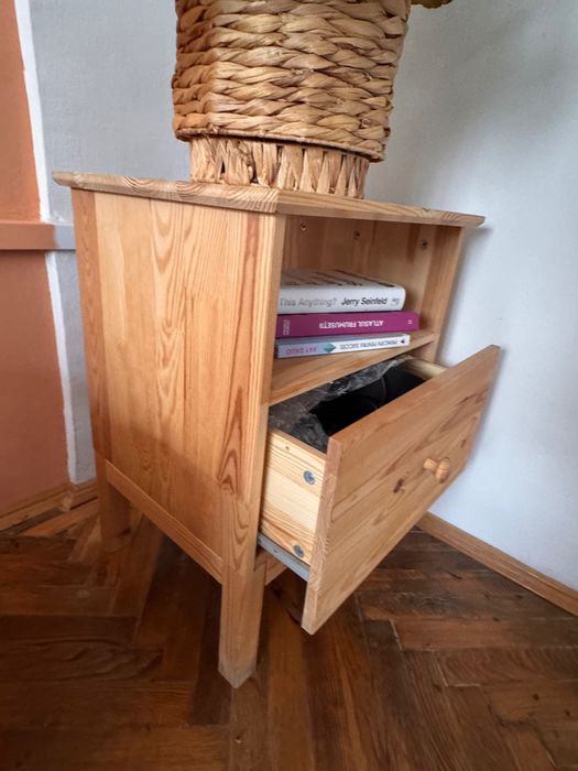 Noptiera Ikea-lemn (pin)