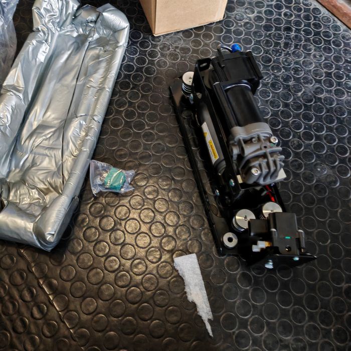 Compresor suspensie perne bmw f07 f01 f11