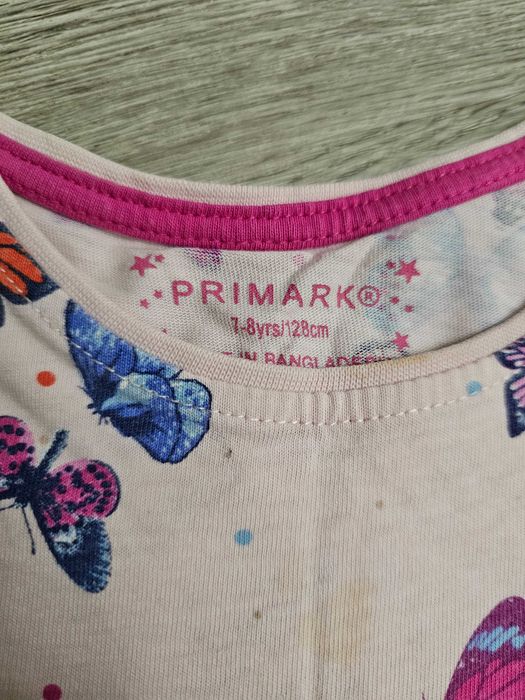 Продам на девочку маечки.