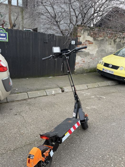 Vand sau schimb trotineta electrica kukirin G4 personalizat