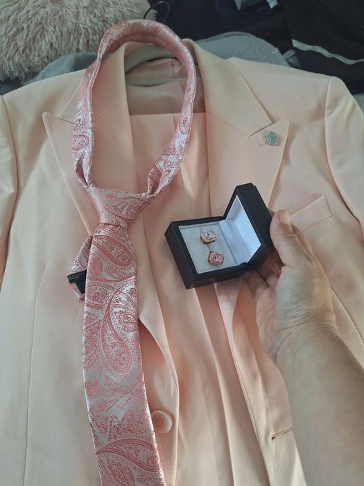 Costum cununie civila roz somon