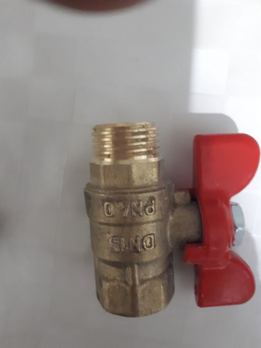 Продаётся винтель,гибкий шланга,манометр.