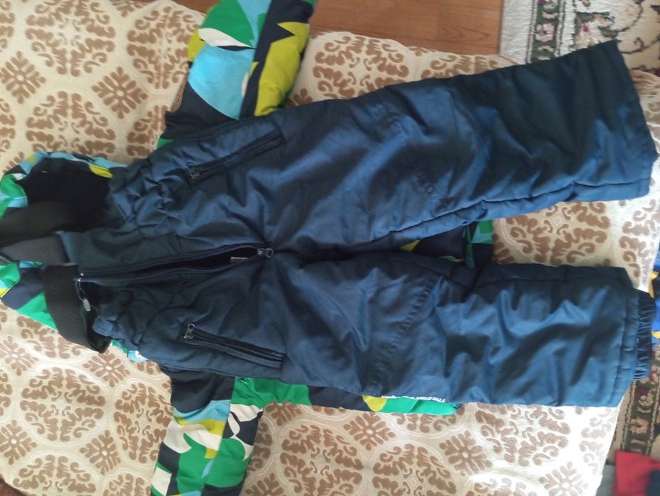 Продам зимний комбинезон детский