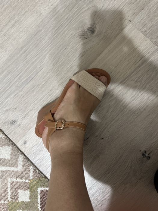 Продам босоножки б/у