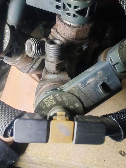 Injector Vw Sharan 7n passat b7 2.0tdi CFF 350lei.buc